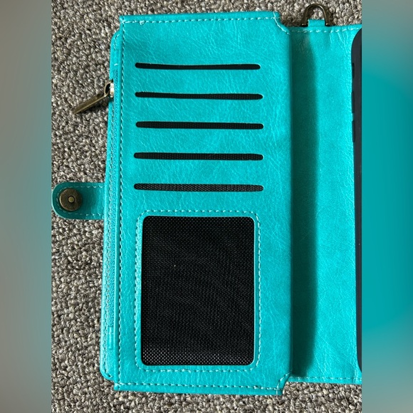 New! Beautiful Phone Wallet - Picture 4 of 6